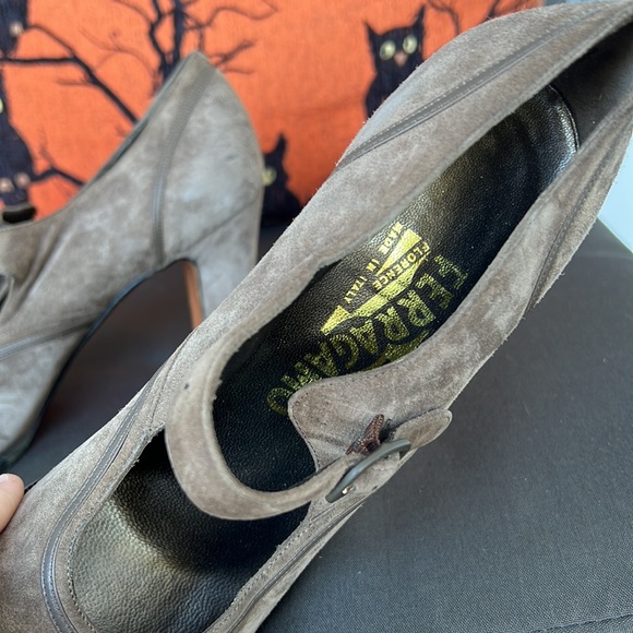 Vintage Salvatore Ferragamo Heels - Picture 7 of 14